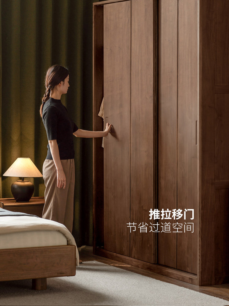 全实木移门衣柜卧室黑胡桃木推拉门储物柜小户型衣橱